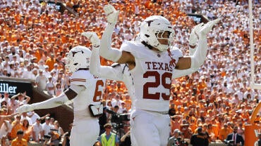 texas-players-usatsi.jpg
