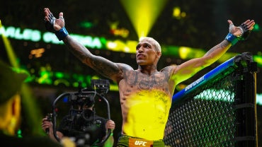 charles-oliveira-yellow-light.png