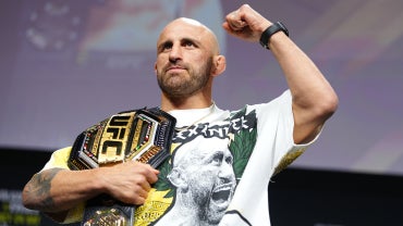 alexander-volkanovski-333-presser.png