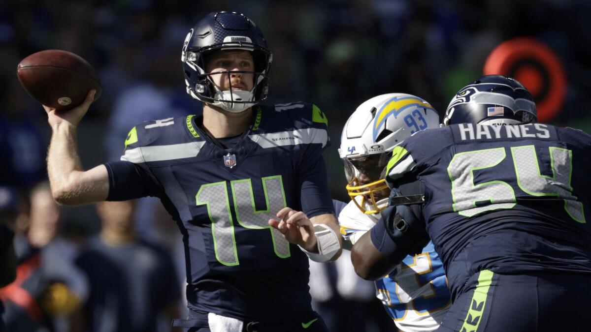 NFL Week 5 features 15 games, including Raiders-Patriots and 49ers-Seahawks