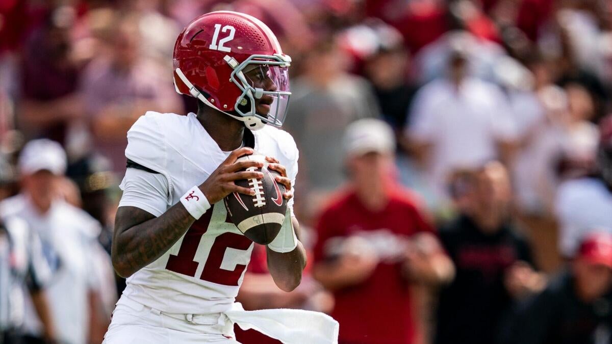 Alabama plays Tennessee in SEC college football rivalry