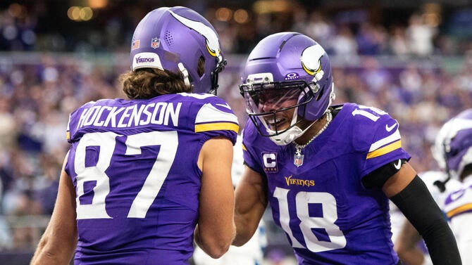 T.J. Hockenson Justin Jefferson Vikings celebrating